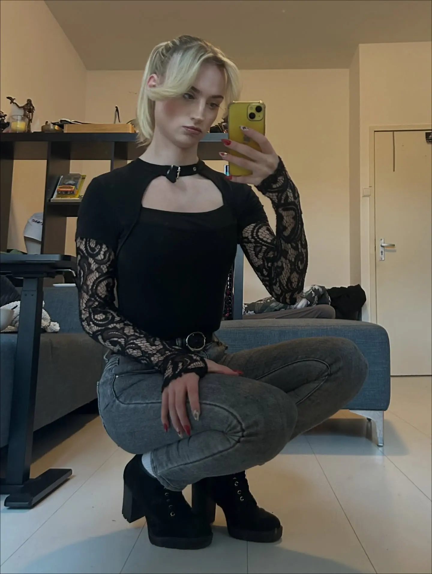 muse trans aux yeux clairs - Image 1