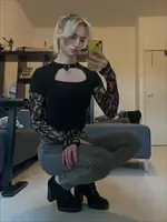 muse trans aux yeux clairs